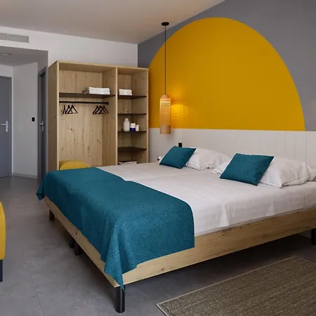 Sunny Hotel