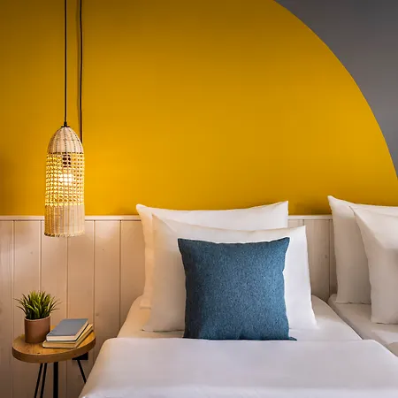 Sunny Hotel