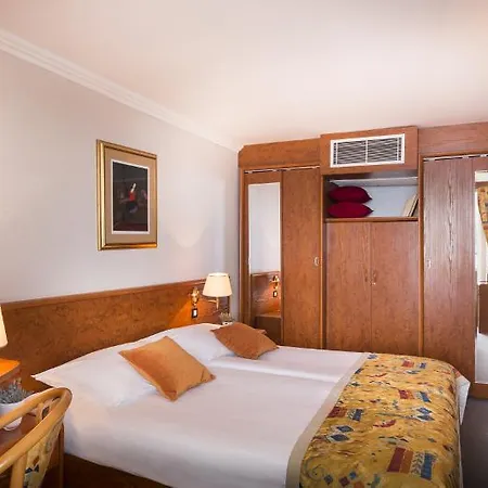 Hotel Corinthia 3*