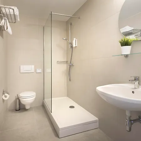 ホテル Corinthia 3*