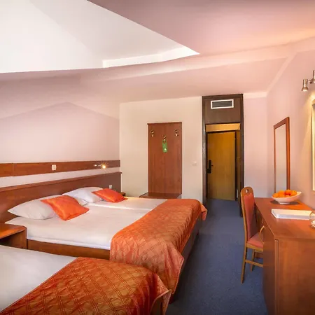 ホテル Corinthia 3*