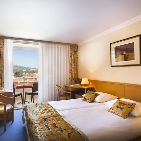 Hotel Corinthia 3*