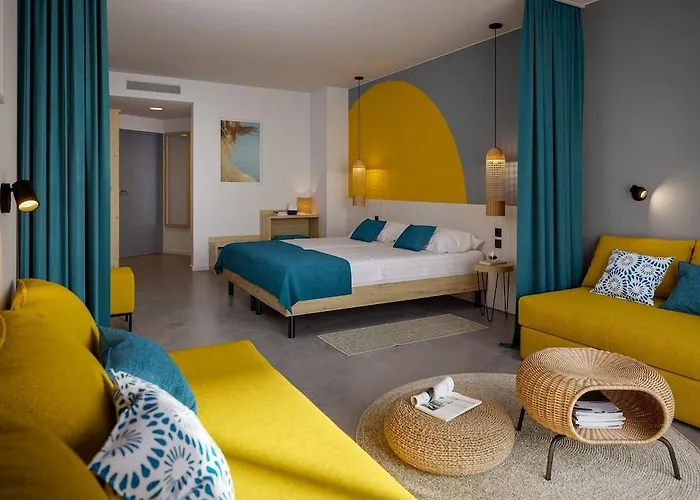Ξενοδοχείο Corinthia 3*