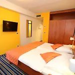 Otel Corinthia